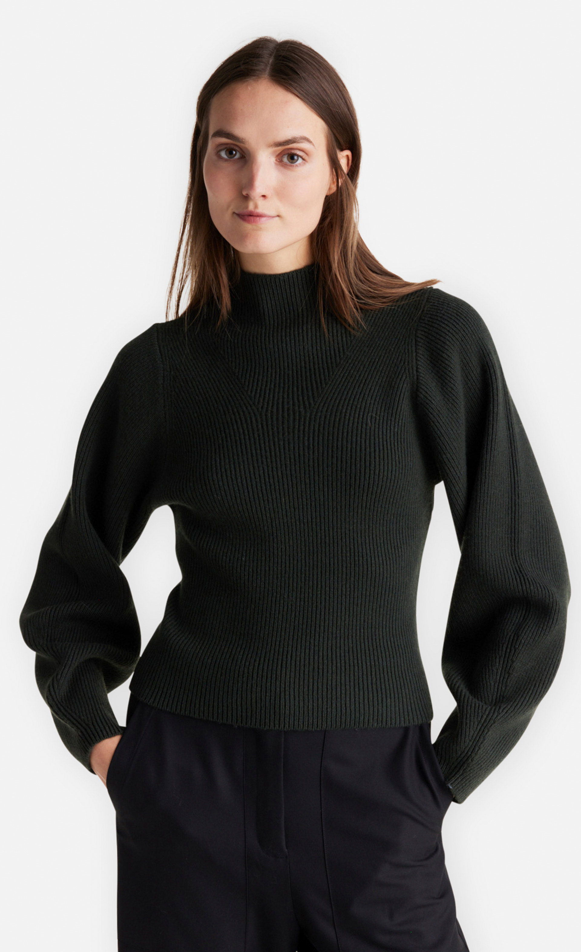 Karolie - Schmaler Pullover mit voluminösen Ärmeln