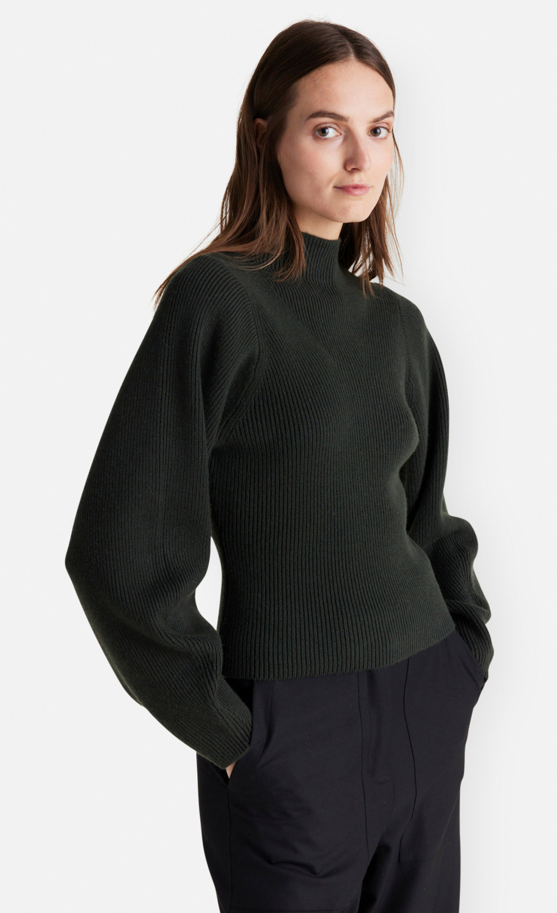 Karolie - Schmaler Pullover mit voluminösen Ärmeln