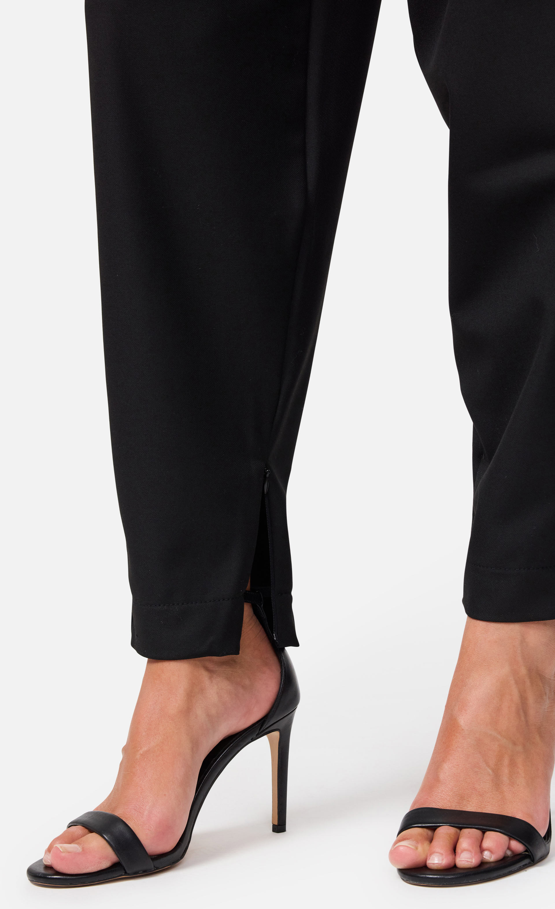 Drine - Bundfaltenhose aus feiner Twillware