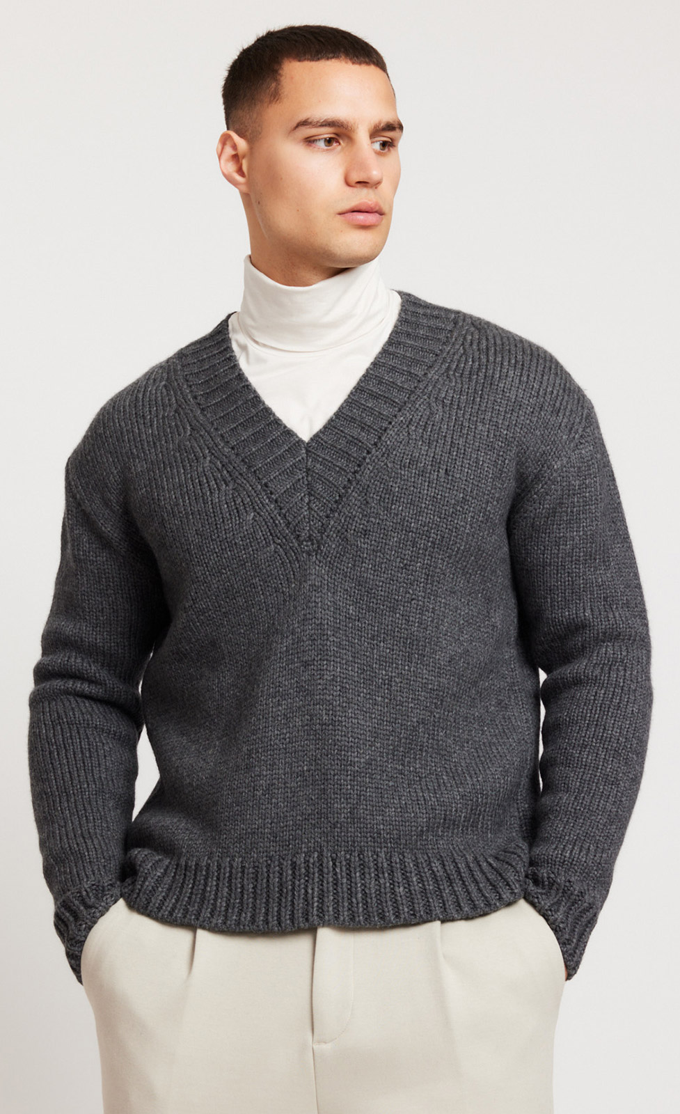 Ezra - Grobstrickpullover mit V-Ausschnitt