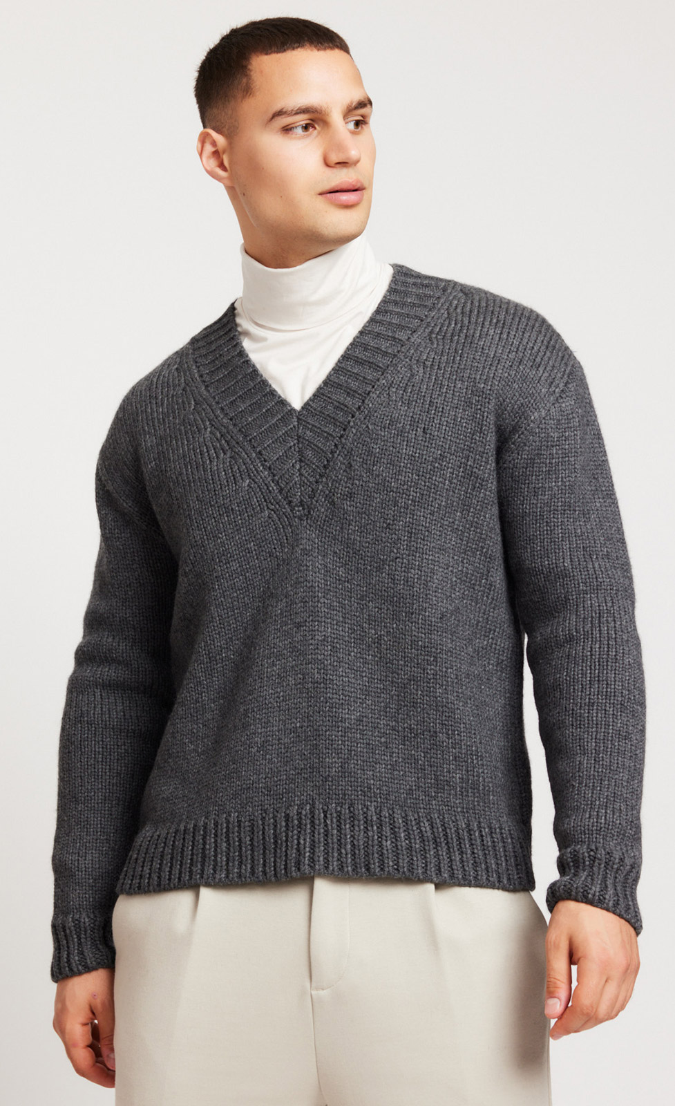 Ezra - Grobstrickpullover mit V-Ausschnitt